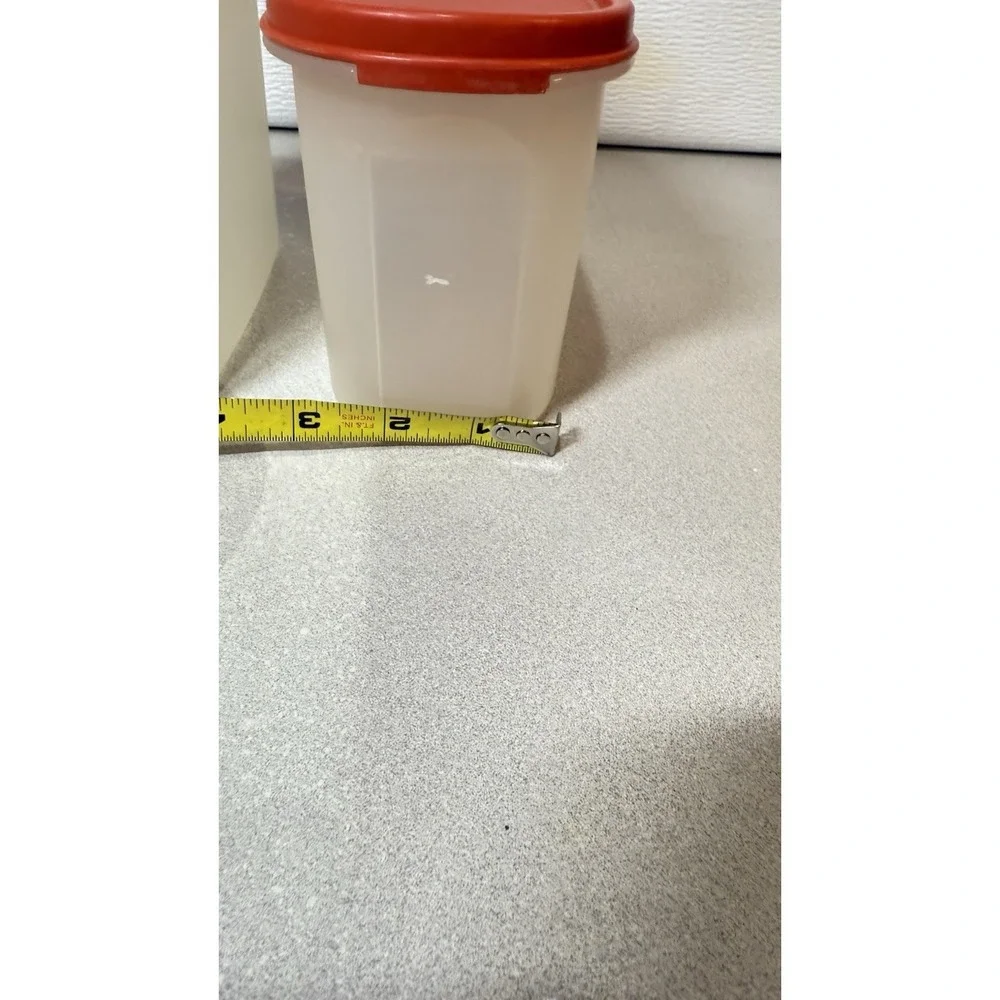 2 Vintage Tupperware 1616-24, 1616-16 Storage Container w/ Lid 3 3/4, 9 3/4 Cups